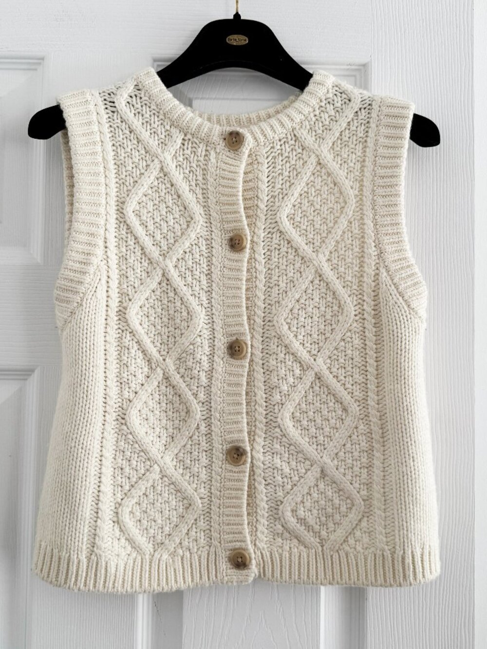 ** KIDS ** Bonpoint Cable Knit Vest in Ivory, size 10 years